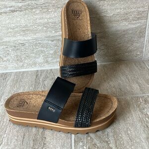 Women’s REEF cushion Vista Hi platform sandals, black size 7